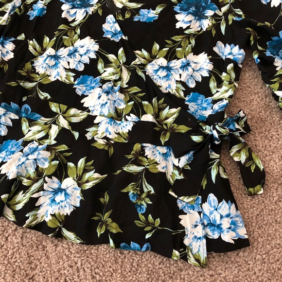 Banana Republic Shirt Womens Size S Blue Floral Wrap Top - Picture 3 of 12